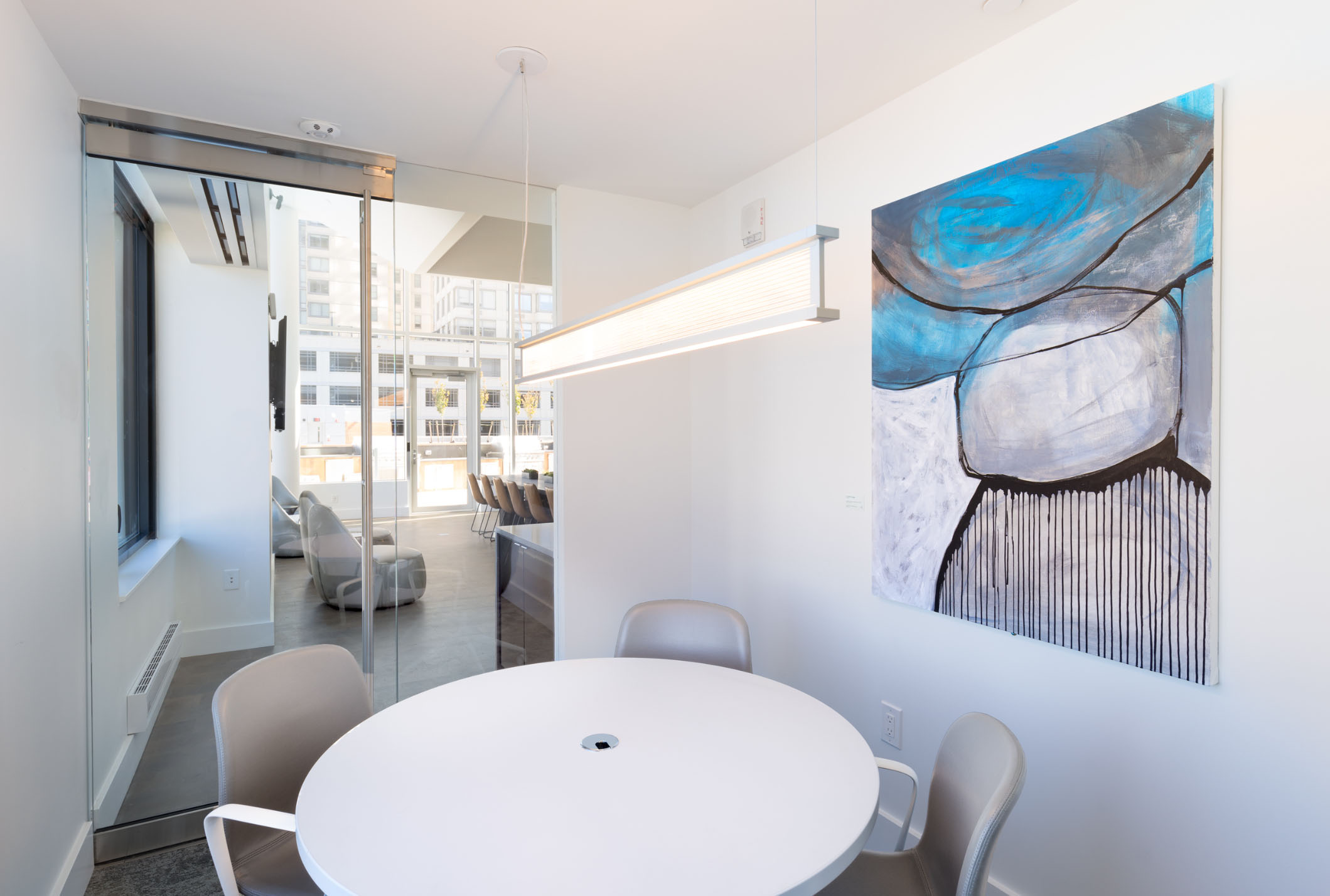 Artist-Rachelle-Krieger private meeting room with circle white table and wall painting
