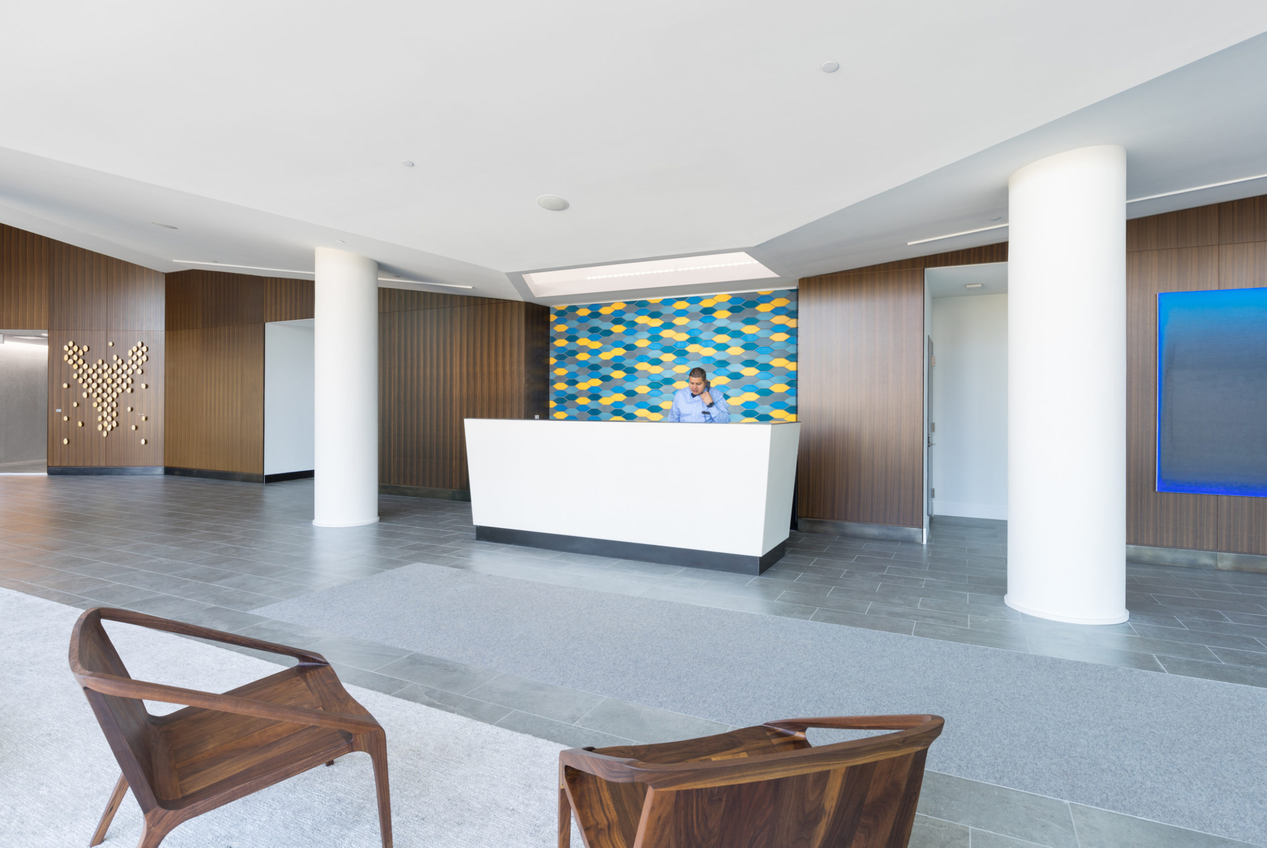 main-lobby-and-desk main-lobby-and-desk